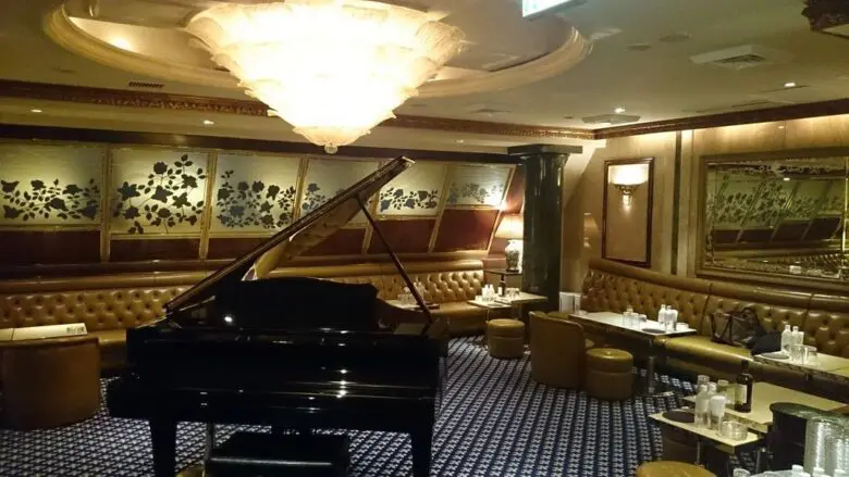ロイヤルガーデン店内画像